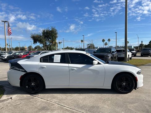 Certified 2020 Dodge Charger SXT image 6