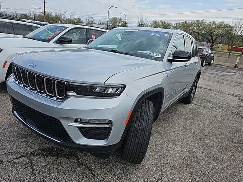 Used 2023 Jeep Grand Cherokee 4WD 4xe image 3