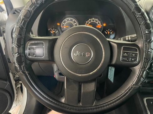 Used 2017 Jeep Patriot Sport FWD image 9