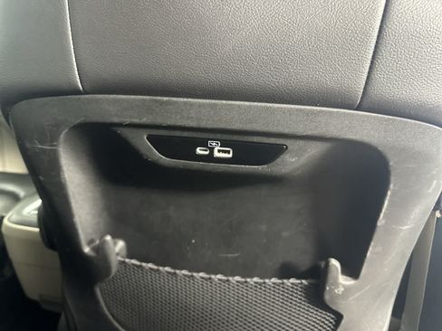 Used 2022 Chrysler Pacifica Touring-L FWD image 28