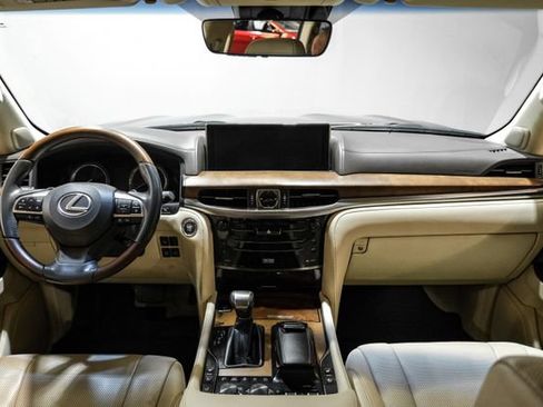 Used 2018 Lexus LX 570 4WD w/ Luxury Package image 19