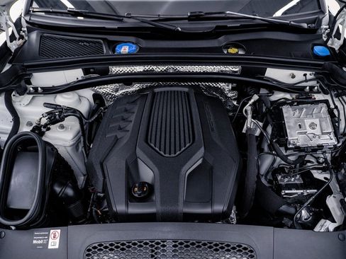 Certified 2025 Porsche Macan image 27