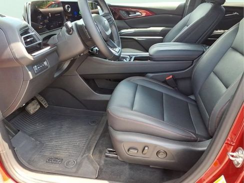 Used 2024 Chevrolet Traverse Z71 w/ LPO, Floor Liner Package AWD/4WD image 21