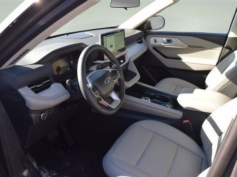New 2026 Ford Explorer Active w/ Active Comfort Package image 8