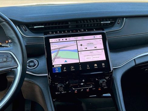 Used 2022 Jeep Grand Cherokee L Limited w/ Black Appearance Package image 19