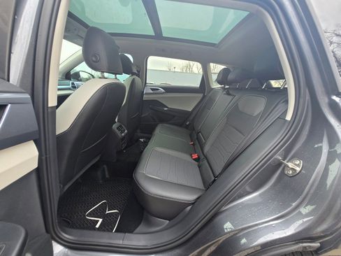 New 2026 Volkswagen Taos SE AWD/4WD image 13