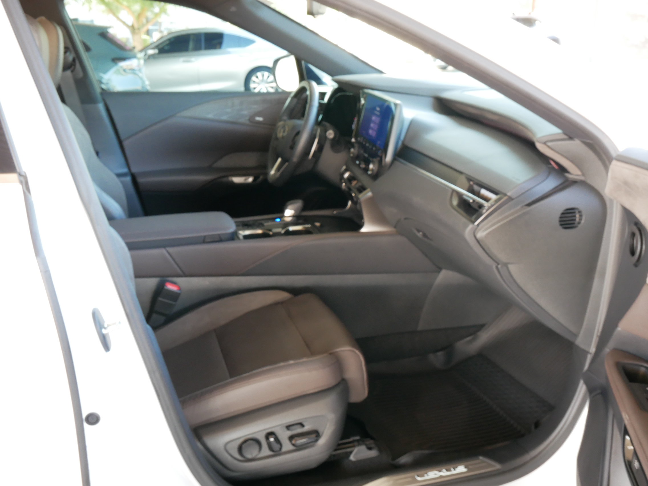 Certified 2024 Lexus RX 350 FWD w/ Convenience Package image 10