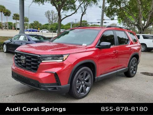 Used 2025 Honda Pilot Sport image 4
