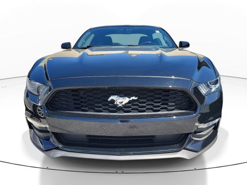 Used 2016 Ford Mustang Coupe image 2