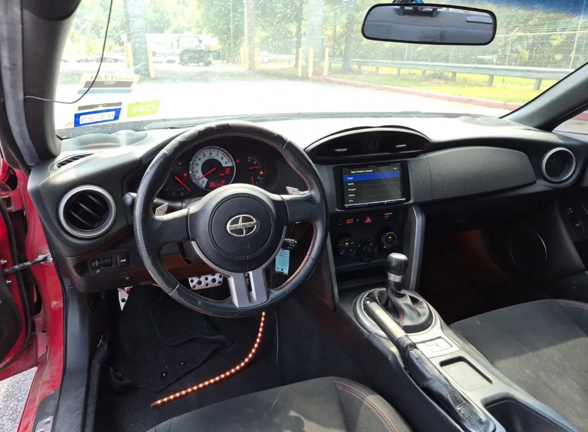 Used 2015 Scion FR-S RWD image 8