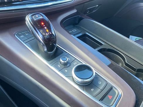 Certified 2022 Cadillac Escalade Premium Luxury Platinum image 13