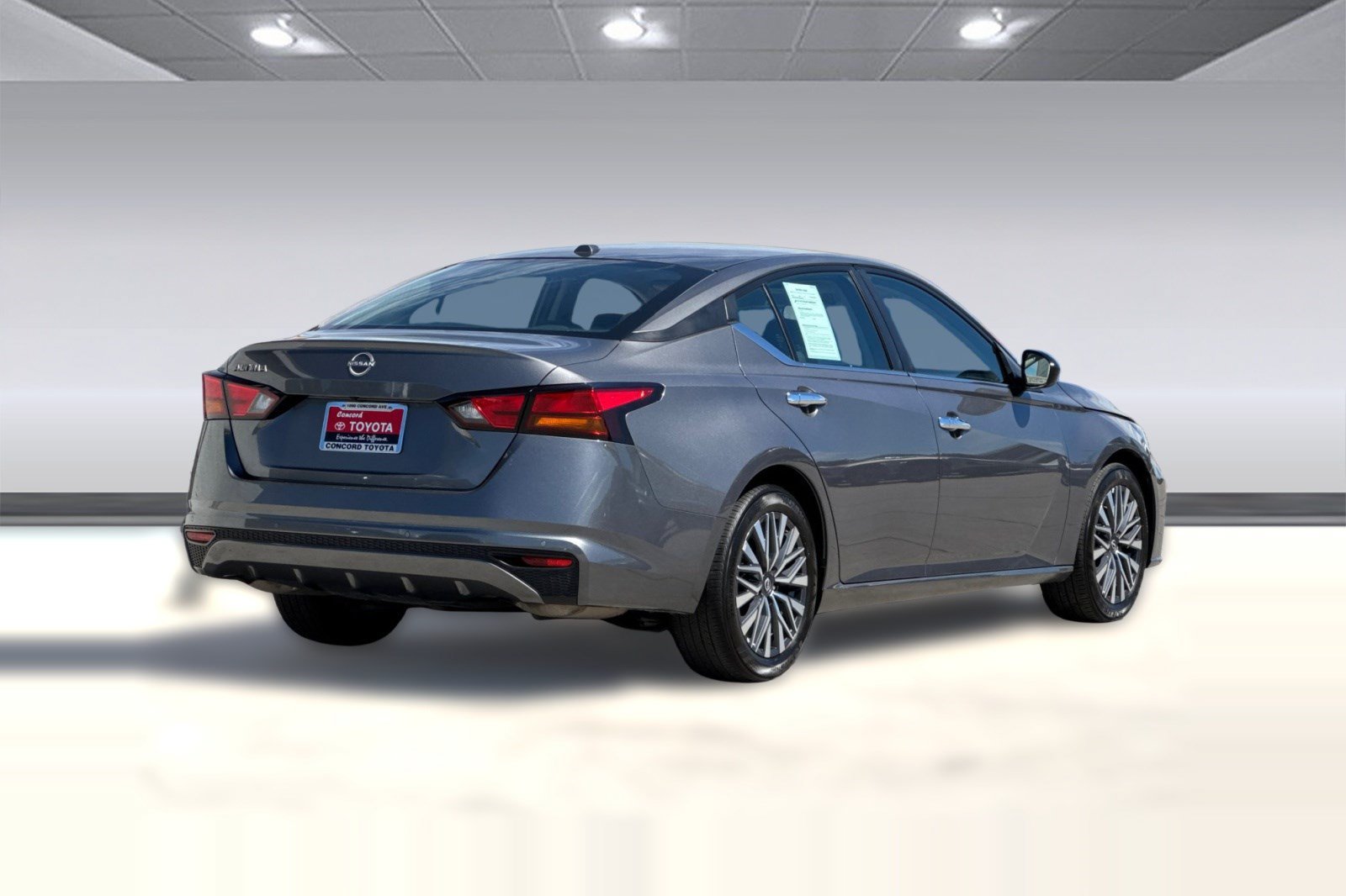Used 2025 Nissan Altima 2.5 SV FWD image 9