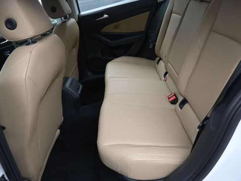 Used 2019 Volkswagen Jetta SEL w/ Cold Weather Package FWD image 14