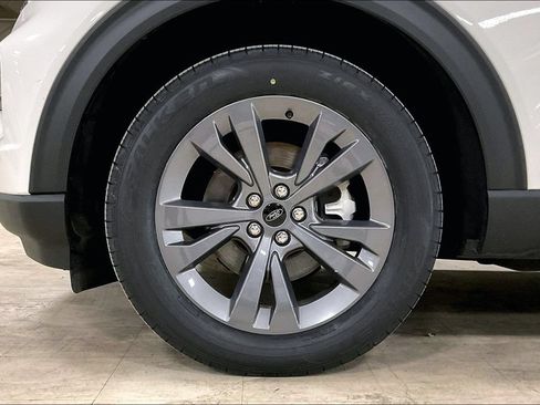 Certified 2023 Ford Explorer XLT w/ Equipment Group 202A AWD/4WD image 9