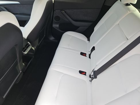 Used 2023 Tesla Model Y Long Range image 30