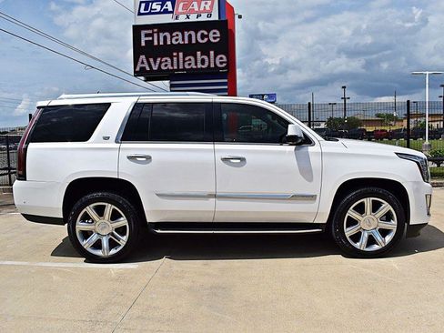 Used 2020 Cadillac Escalade Luxury RWD image 4