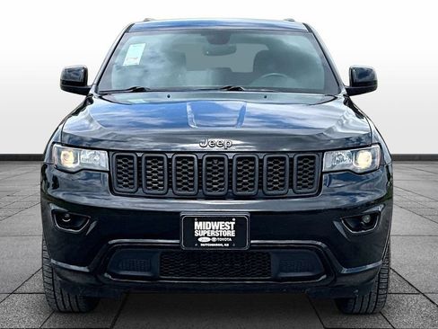 Used 2018 Jeep Grand Cherokee Altitude AWD/4WD image 3