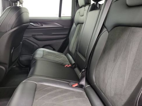 Used 2023 Jeep Grand Cherokee Altitude AWD/4WD image 11