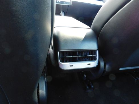 Used 2019 Tesla Model 3 Standard Range Plus image 8