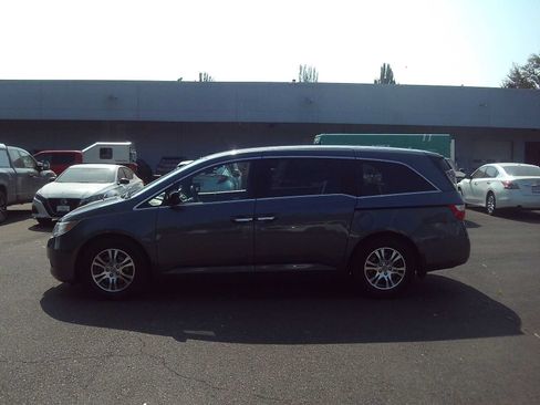Used 2013 Honda Odyssey EX image 2