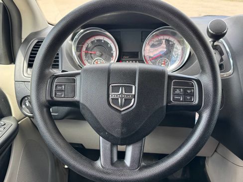 Used 2018 Dodge Grand Caravan SE FWD image 20