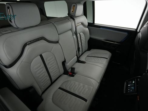 Used 2023 Rivian R1S Adventure image 9