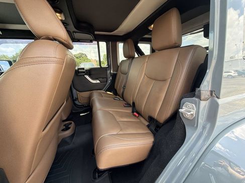 Used 2015 Jeep Wrangler Unlimited Sahara AWD/4WD image 32