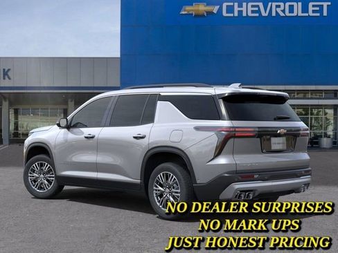 New 2025 Chevrolet Traverse LT w/ Enhanced Driving Package image 3