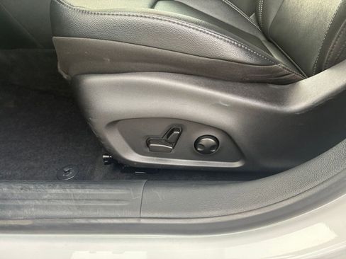 Used 2025 Jeep Compass Limited image 22