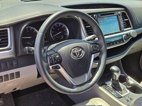 Used 2016 Toyota Highlander XLE FWD image 10