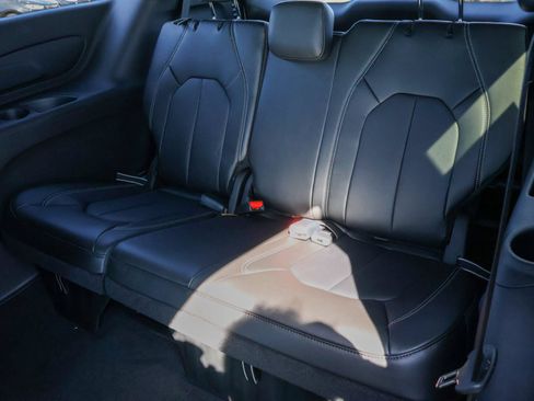New 2026 Chrysler Pacifica Select AWD/4WD image 14