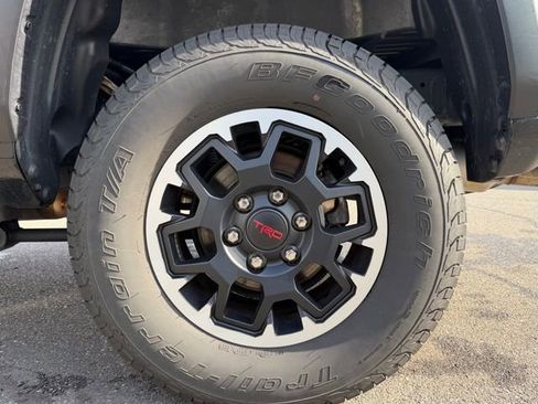 Used 2024 Toyota Tacoma TRD Off-Road image 10