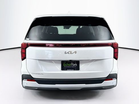 Used 2025 Kia Carnival FWD image 7
