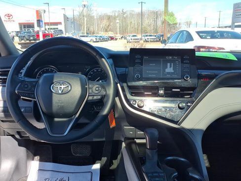Used 2022 Toyota Camry SE w/ TRD Appearance Package (TMS) image 8