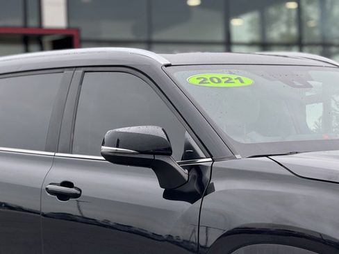 Used 2021 Toyota Highlander XLE image 4