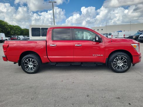 Used 2021 Nissan Titan SV w/ SV Convenience Package AWD/4WD image 4