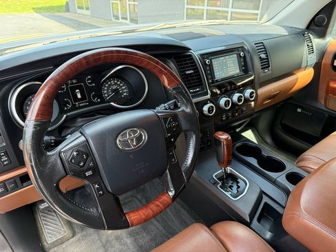 Used 2018 Toyota Sequoia Platinum w/ Preferred Accessory Package AWD/4WD image 13