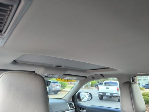 Used 2017 Toyota Highlander XLE FWD image 31