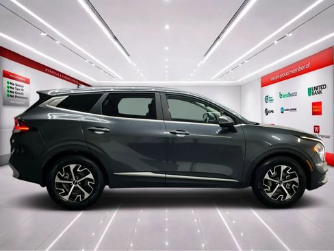 Used 2023 Kia Sportage EX image 9