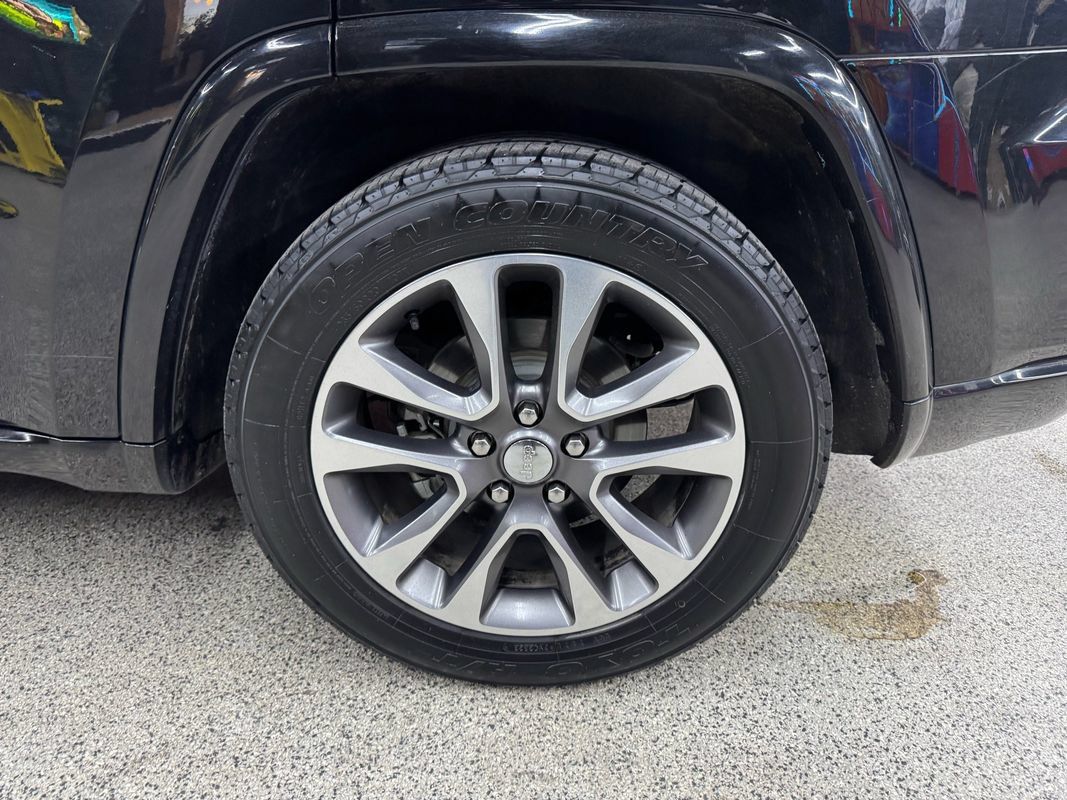 Used 2017 Jeep Grand Cherokee Overland AWD/4WD image 40