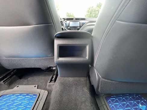 Used 2018 Toyota Camry SE FWD image 16