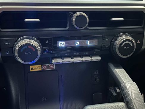 Certified 2025 Toyota 4Runner TRD Off-Road Premium AWD/4WD image 15
