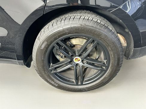 Used 2017 Porsche Macan AWD/4WD image 11