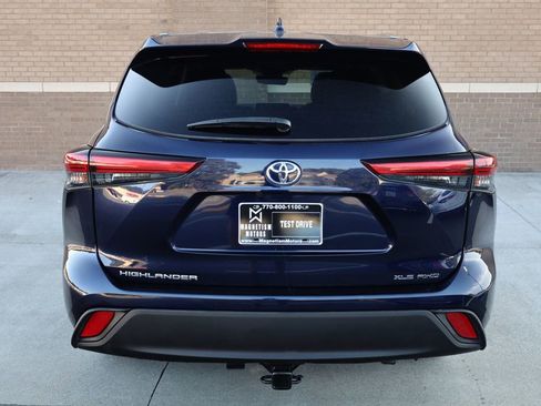 Used 2021 Toyota Highlander XLE image 9