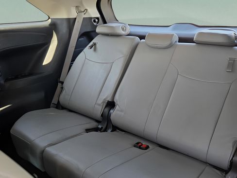 Certified 2025 Toyota Sienna XLE FWD image 9