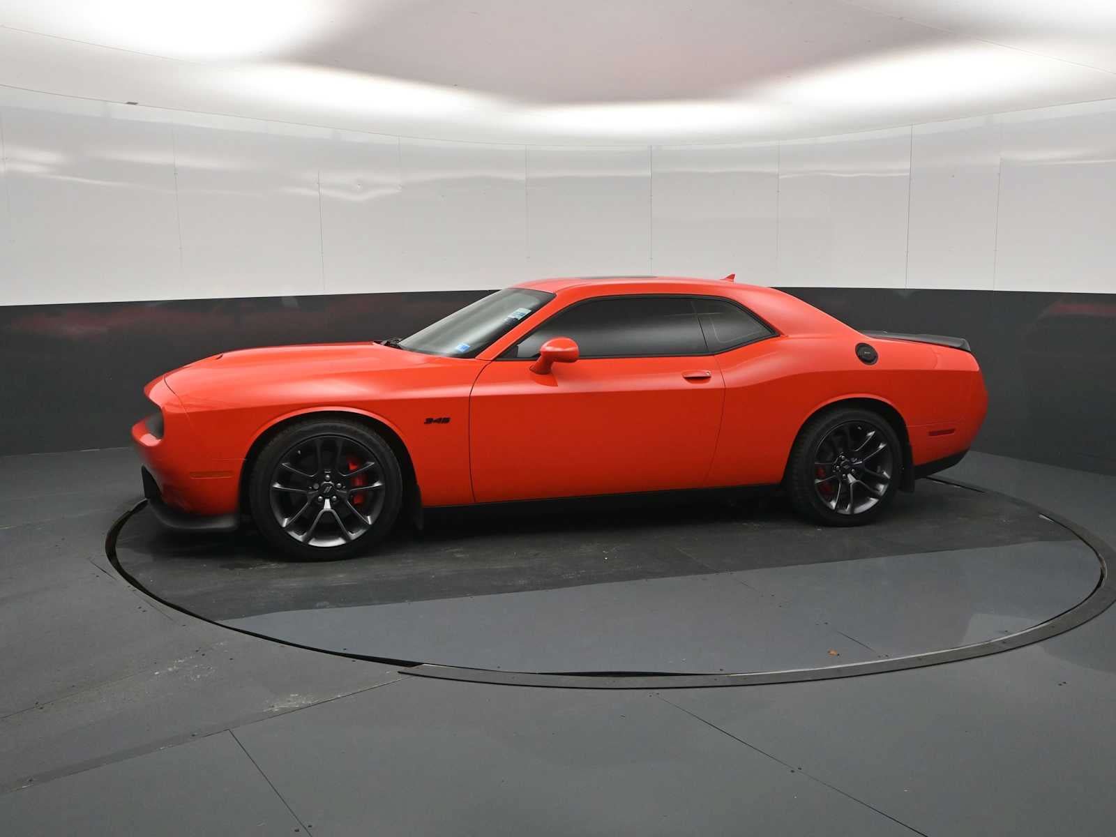 Used 2023 Dodge Challenger R/T RWD image 4