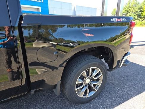 Used 2024 Chevrolet Silverado 1500 LT AWD/4WD image 38