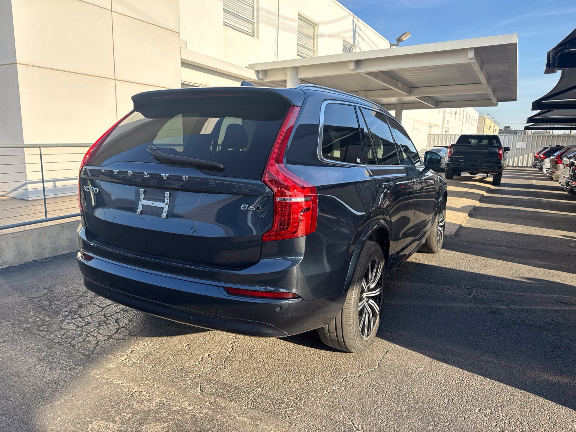 Used 2023 Volvo XC90 B6 Core w/ Protection Package AWD/4WD image 6
