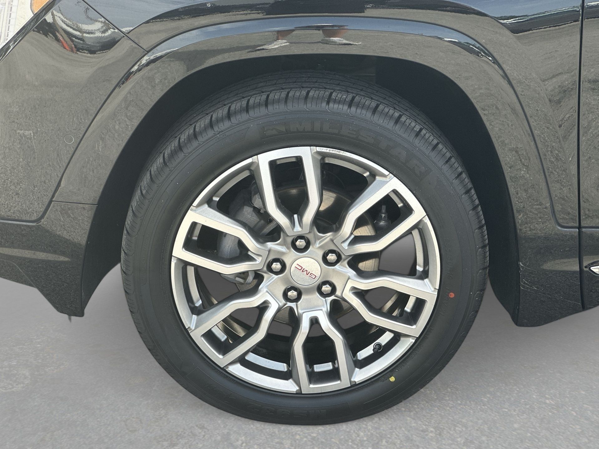 Certified 2024 GMC Terrain Denali w/ Denali Premium Package AWD/4WD image 33