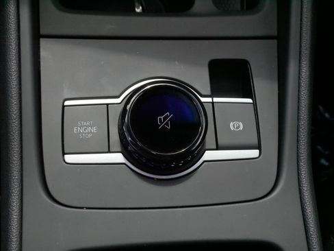 Certified 2025 Volkswagen Tiguan SE AWD/4WD image 30